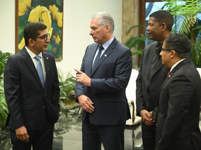 Presidente cubano, Miguel Díaz-Canel, recibe a nuevos embajadores.