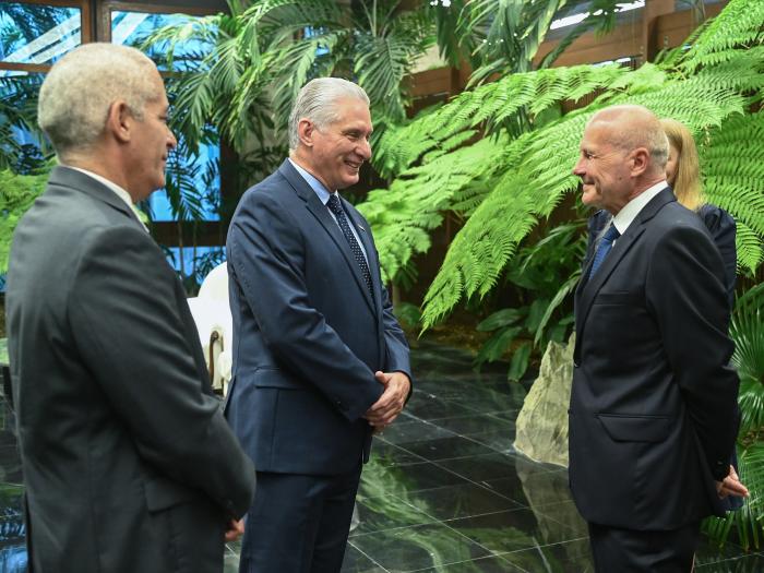 Presidente cubano, Miguel Díaz-Canel, recibe a nuevos embajadores.
