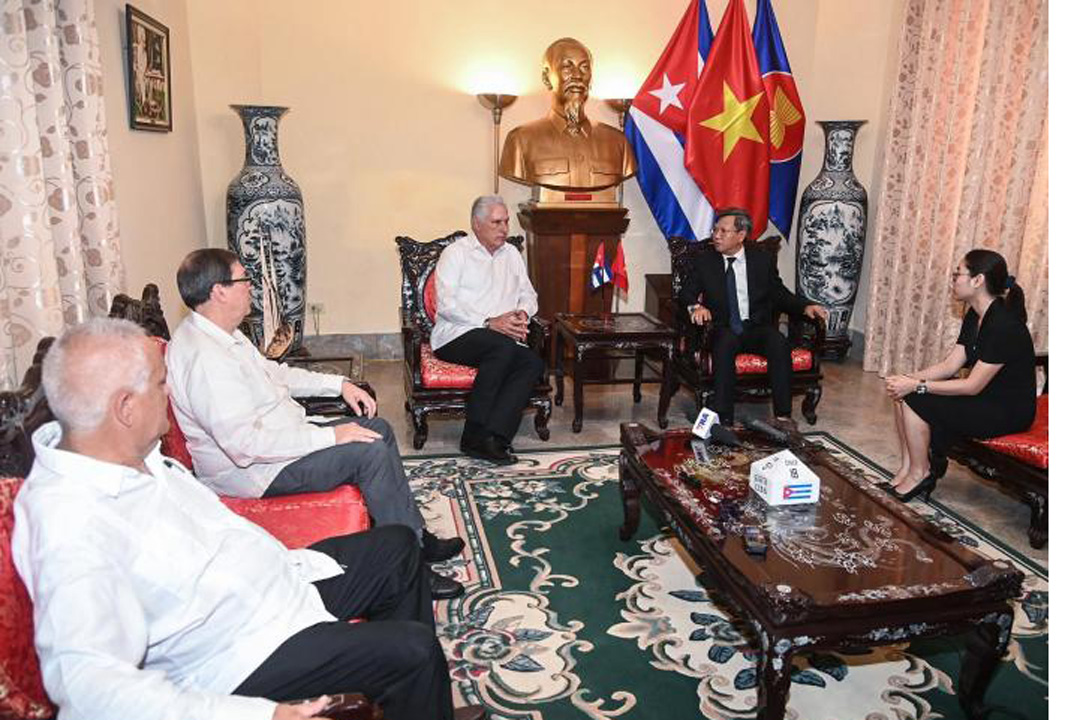 Conversación entre Miguel Díaz-Canel y embajador de Vietnam