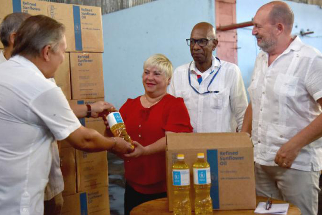 Embajador de Rusia entrega donativo al MINCIN
