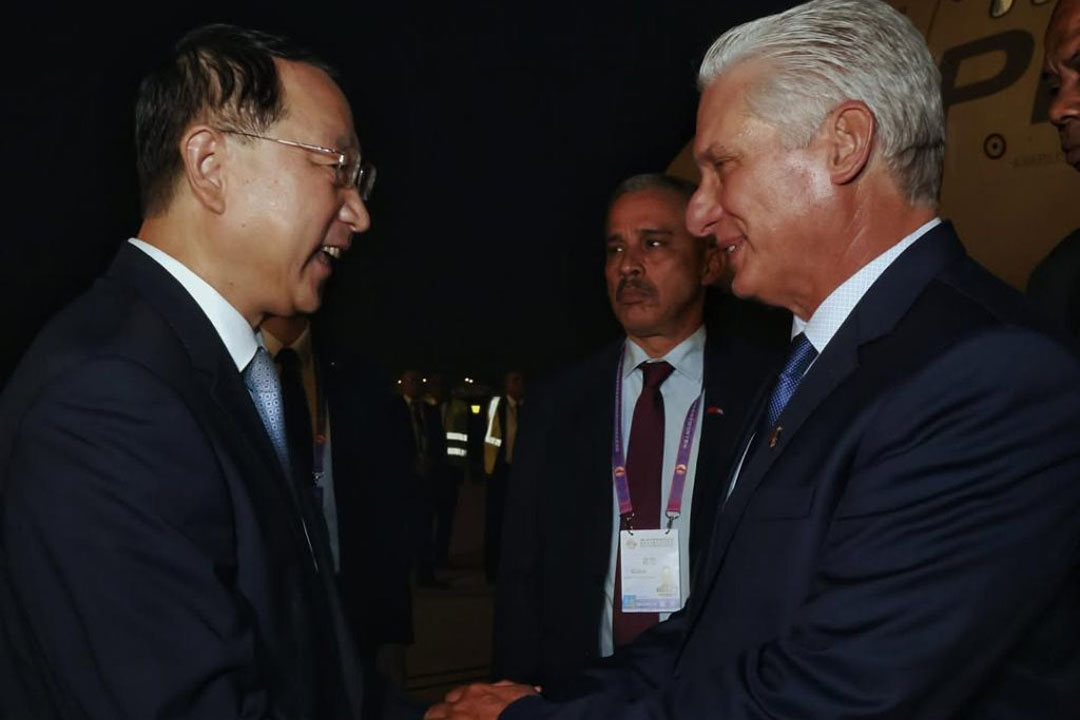 Recibido Díaz-Canel en China