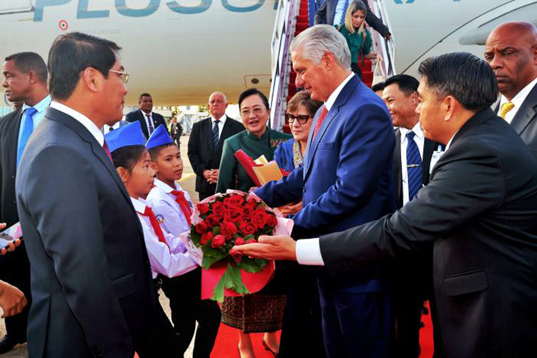 Diaz-Canel recibido en Laos
