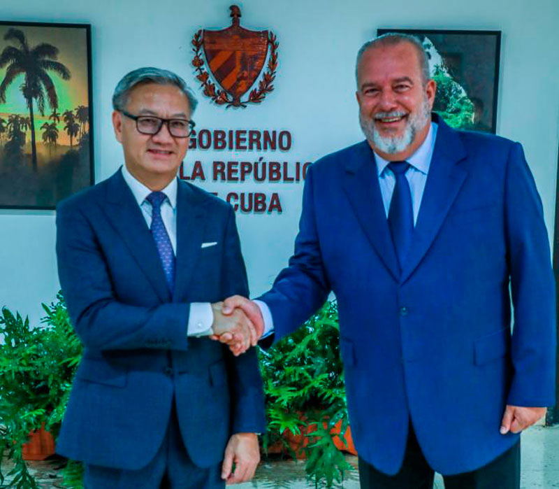Encuentro del primer ministro, Manuel Marrero Cruz, con Thongsavanh Phomvihane, canciller de Laos.