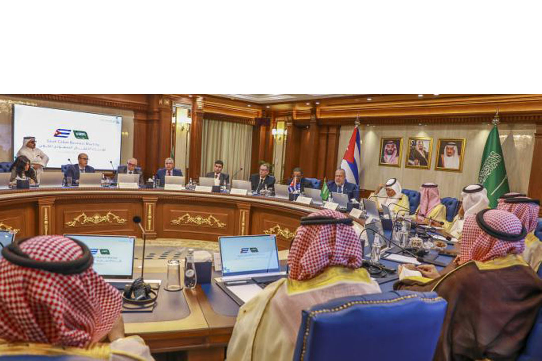 Manuel Marrero en reunión con empresarios de Arabia Saudita