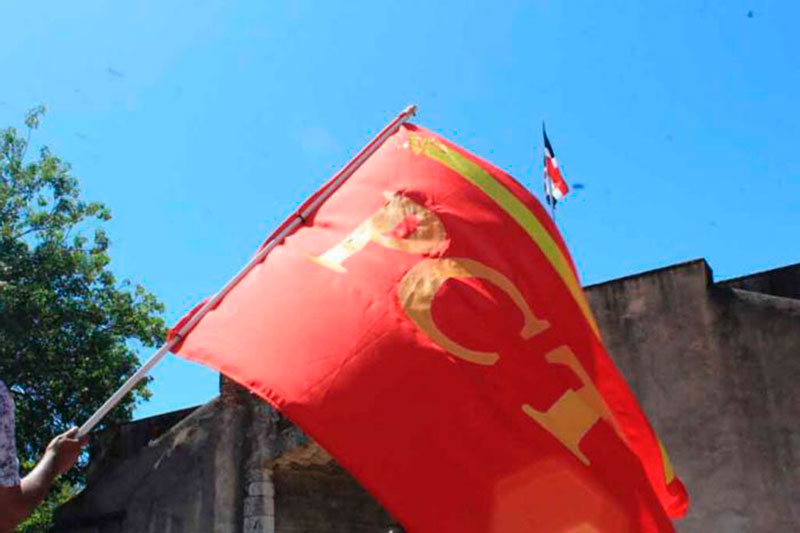 Bandera del Partido Comunista del Trabajo, de República Dominicana.