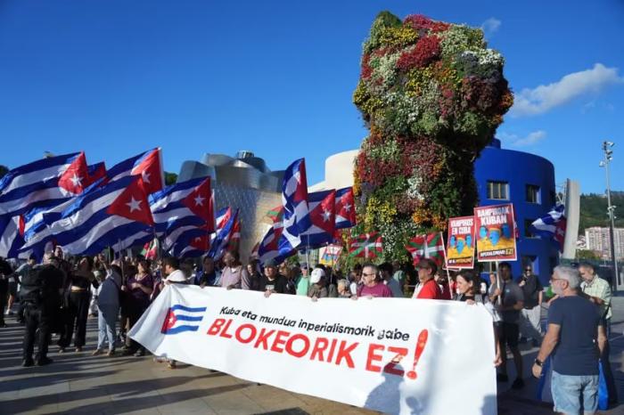 Acto de solidaridad con Cuba en ciudad de Europa.