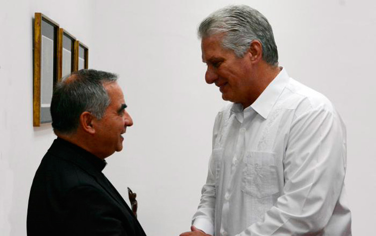 Encuentro de Miguel Díaz-Canel con el Cardenal Giovanni Angelo Becciu, Prefecto de la Congregación para las Causas de los Santos de la Santa Sede Foto: Estudios Revolución Encuentro de Miguel Díaz-Canel con el Cardenal Giovanni Angelo Becciu, Prefecto de la Congregación para las Causas de los Santos de la Santa Sede Foto: Estudios Revolución