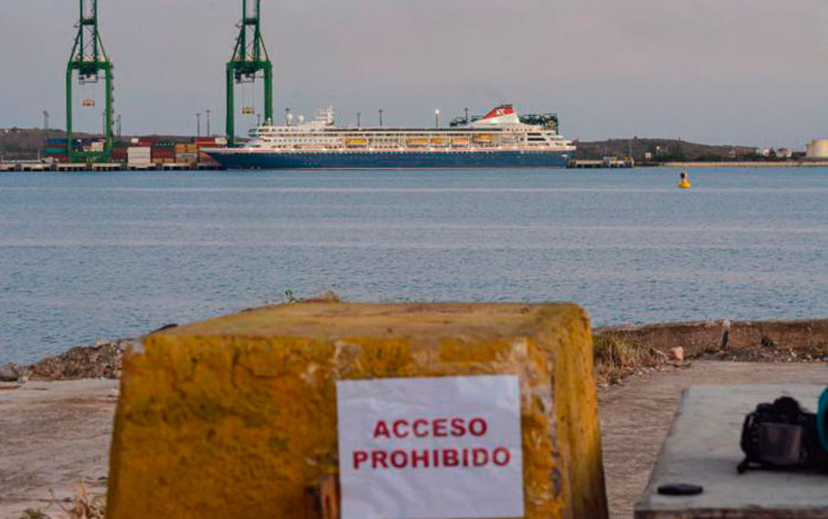 Puerto del Mariel, a la llegada del crucero MS Braemar. Puerto del Mariel, a la llegada del crucero MS Braemar.