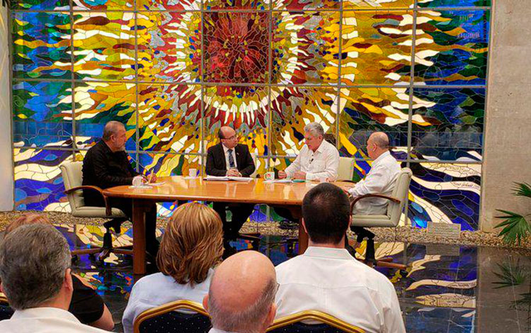 Mesa Redonda sobre el coronavirus. Mesa Redonda sobre el coronavirus.