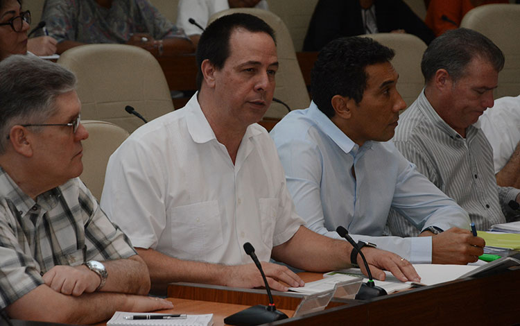 José íngel Portal Miranda, ministro de Salud Pública, en reunión sobre el COVID-19, el 20 de marzo de 2020. José íngel Portal Miranda, ministro de Salud Pública, en reunión sobre el COVID-19, el 20 de marzo de 2020.