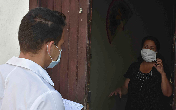 En los nuevos protocolos, el personal de los consultorios del médico y la enfermera de la familia visitará a los pacientes ingresados en sus propias casas. (Foto: Vanguardia/Archivo)