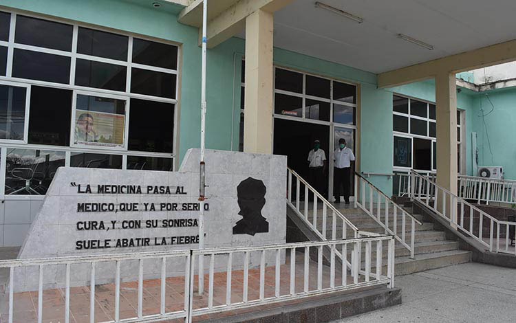 Hospital Celestino Hernández Robau.
