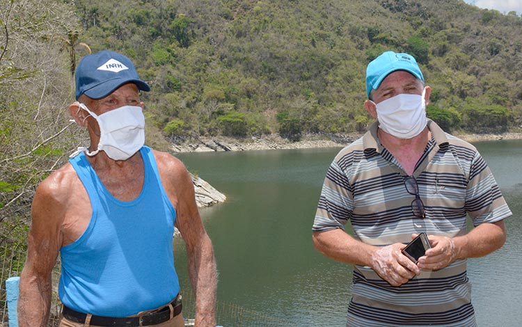 El Papa y Papillo (padre e hijo), trabajadores de la presa Hanabanilla, de Villa Clara.
