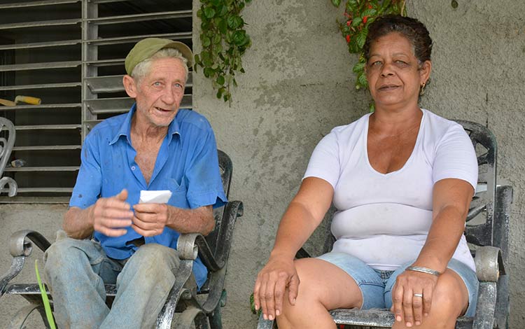 Pablo Veloz y su esposa, residentes en la zona del lago Hanabanilla, en las montañas de Villa Clara.