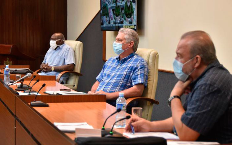 Miguel Díaz-Canel, Manuel Marrero y Salvador Valdés en reunión de análisis de la COVID-19 en Cuba.