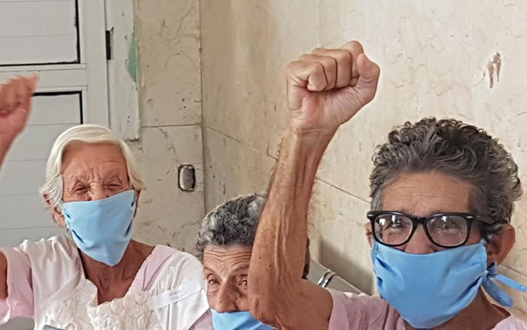 Ancianos de Santa Clara reciben alta médica tras padecer la COVID-19.