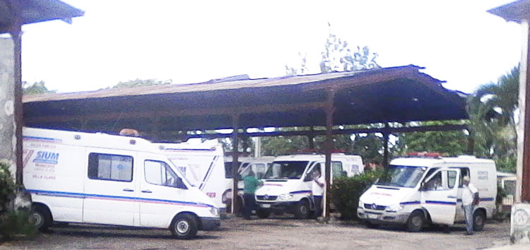 Ambulancias del Sistema Integral de Urgencias Médicas, en Santa Clara. Ambulancias del Sistema Integral de Urgencias Médicas, en Santa Clara.