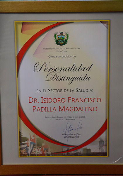 Reconocimiento de Personalidad Distinguida entregada al Dr, Isidoro Padilla. Reconocimiento de Personalidad Distinguida entregada al Dr, Isidoro Padilla.