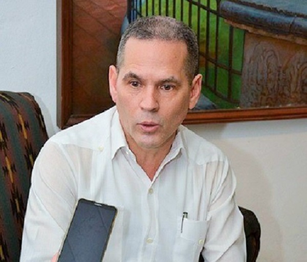 Doctor José Luis Aparicio, al frente del equipo que realizó el primer trasplante de médula ósea en Villa Clara. Doctor José Luis Aparicio, al frente del equipo que realizó el primer trasplante de médula ósea en Villa Clara.