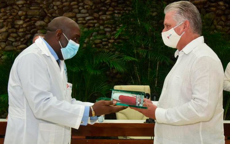 Médicos Brigada Henry Reeve