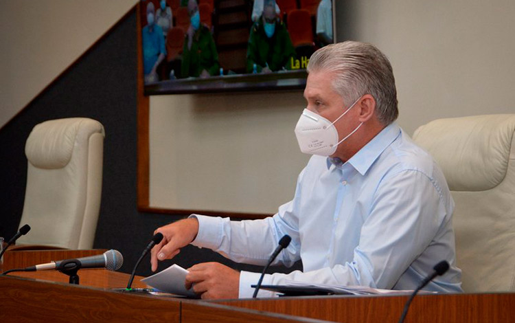 Presidente, Miguel Díaz-Canel, en reunión de análisis de la COVID-19 en Cuba.