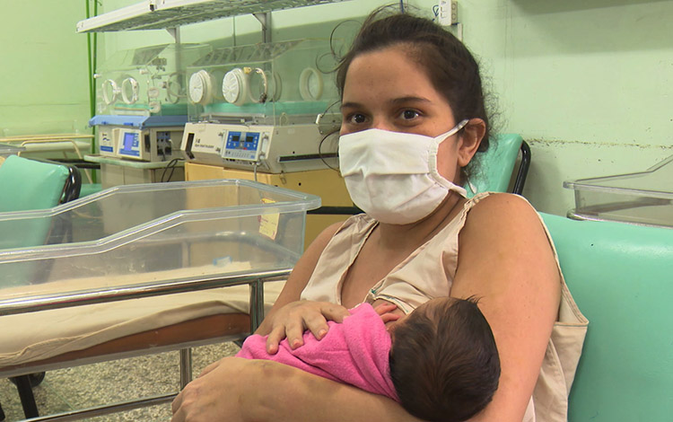 Laura y Sara Esther ya abandonaron el Hospital Materno y están en su hogar de Ranchuelo.