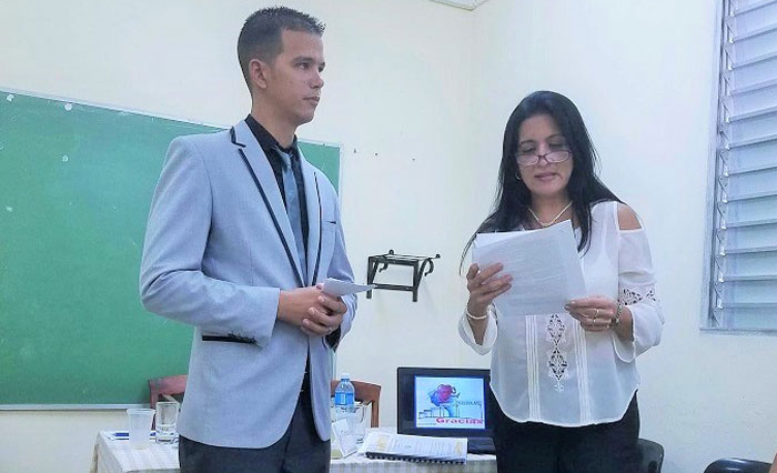 Doctores Lisset Ley y Richar Godoy. Doctores Lisset Ley y Richar Godoy.