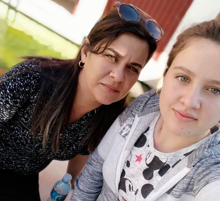Katia García Gómez, paciente de Manicaragua recuperada de la COVID-19, y su hija.. Katia García Gómez, paciente de Manicaragua recuperada de la COVID-19, y su hija..