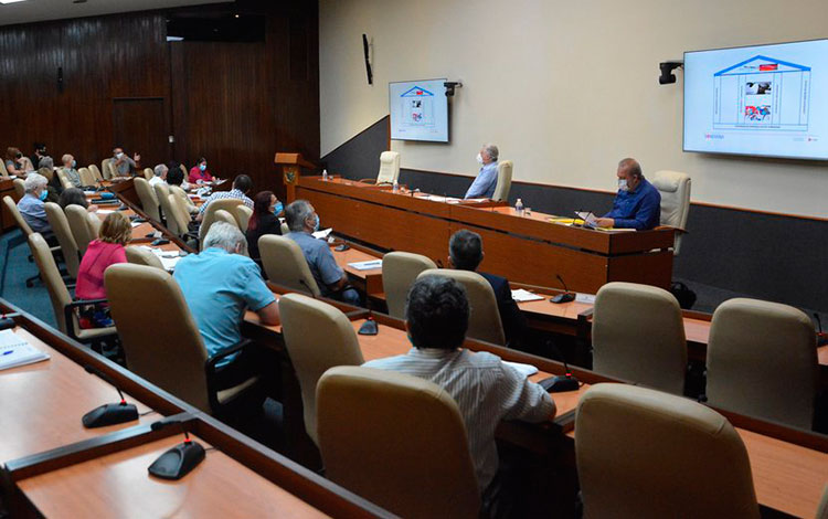 Reunión de análisis de la COVID-19 en Cuba, el 9 de febrero de 2021.