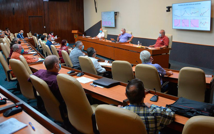 Reunión de análisis de la COVID-19 en Cuba, encabezada por el presidente, Miguel Díaz-Canel, el 16 de marzo de 2021.
