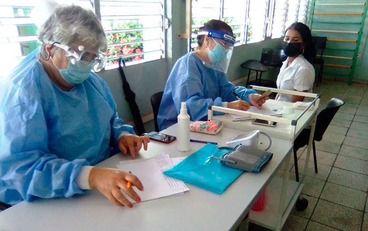 Vacunatorio en Santa Clara para la intervención con el candidato vacunal Abdala en el sector de la Salud.