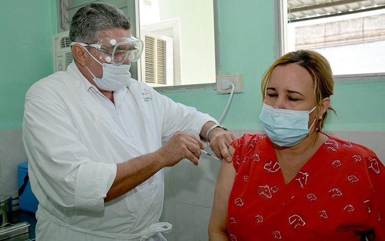 Intervención sanitaria con el candidato vacunal Abdala en Villa Clara.