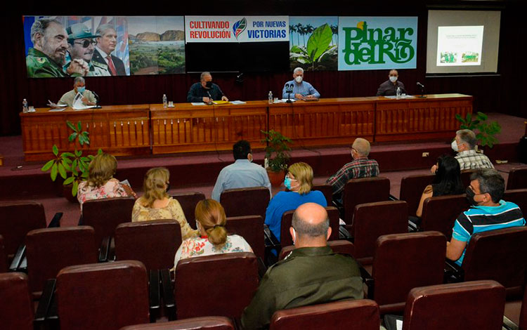 Encabeza el presidente de Cuba, Miguel Díaz-Canel, análisis de la compleja situación de la COVID-19 en Pinar del Río.