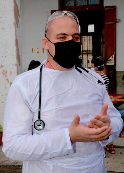 Doctor Alexander Martínez. Doctor Alexander Martínez.