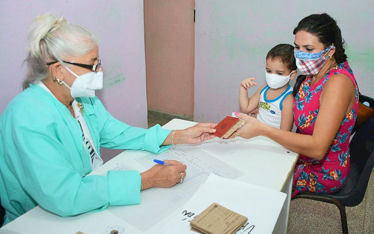 Muchos de los casos que asisten al Cuerpo de Guardia del hospital pediátrico José Luis Miranda pueden encontrar solución en el nivel de atención primaria de Salud.