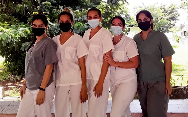 Doctoras en el hospital de campaña para la COVID-19 ubicado en la Eide Héctor Ruiz, de Villa Clara. Doctoras en el hospital de campaña para la COVID-19 ubicado en la Eide Héctor Ruiz, de Villa Clara.