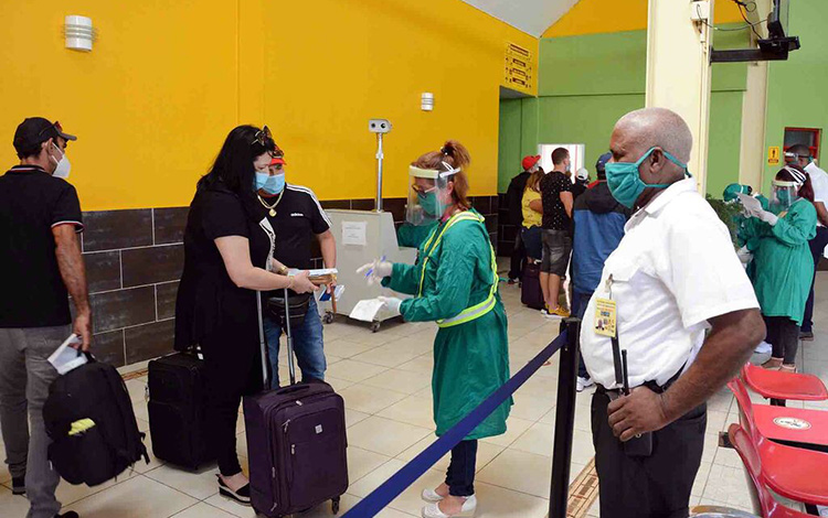Control sanitario en aeropuertos cubanos.