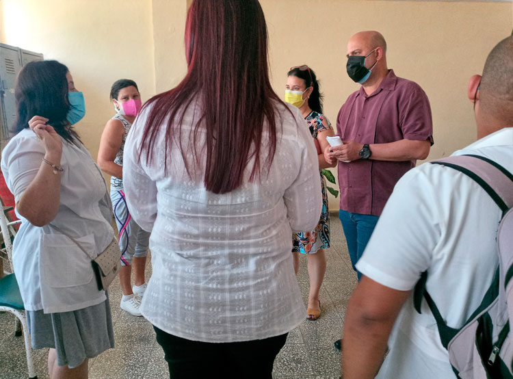 Momento del recorrido del primer secretario del Partido en Villa Clara a la facultad de Tecnología y Enfermería de la Universidad de Ciencias Médicas de Villa Clara. Momento del recorrido del primer secretario del Partido en Villa Clara a la facultad de Tecnología y Enfermería de la Universidad de Ciencias Médicas de Villa Clara.