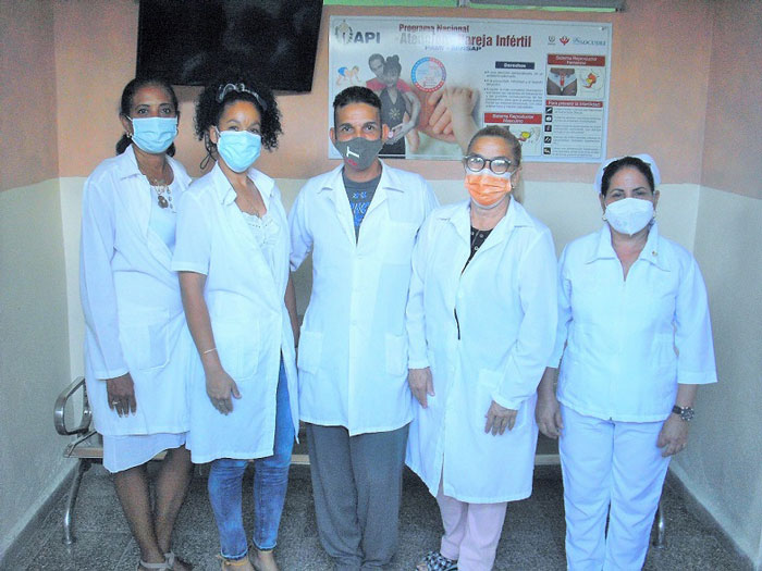 Parte del colectivo de la Consulta de Atención a la Pareja infértil, de Santa Clara. Parte del colectivo de la Consulta de Atención a la Pareja infértil, de Santa Clara.