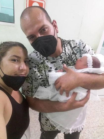 Pareja de Susej y Javier con su hijo. Pareja de Susej y Javier con su hijo.