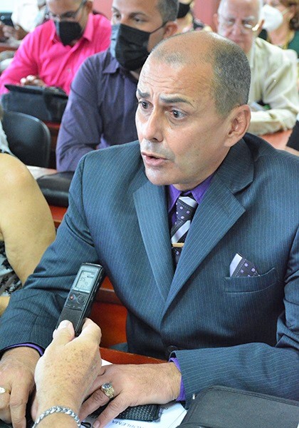 «Este estudio constituye una vía para mejorar la calidad de vida de los prejubilados, en los que pueden aparecer alteraciones emocionales que derivan en ansiedad, depresión, estrés, frustración y baja autoestima, entre otras », precisa el Dr. Carlos Alberto León Martínez. «Este estudio constituye una vía para mejorar la calidad de vida de los prejubilados, en los que pueden aparecer alteraciones emocionales que derivan en ansiedad, depresión, estrés, frustración y baja autoestima, entre otras », precisa el Dr. Carlos Alberto León Martínez.