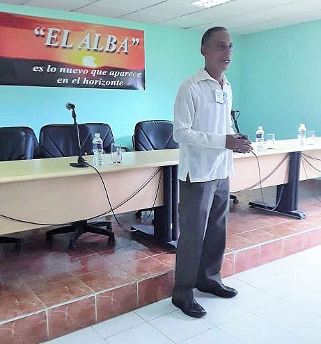 Dr. Carlos Moya Toneut. Dr. Carlos Moya Toneut.