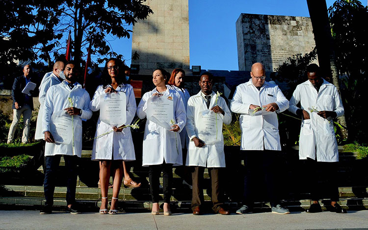 Graduados extranjeros de la Escuela Latinoamericana de Medicina (ELAM) Graduados extranjeros de la Escuela Latinoamericana de Medicina (ELAM)