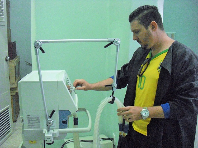 Iingeniero biomédico Carlos Nelson Díaz Cabrera. Iingeniero biomédico Carlos Nelson Díaz Cabrera.