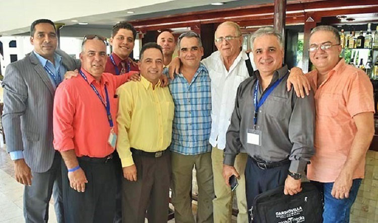 Lagomasino en las sesiones de Cardiovilla 2019 departiendo con sus compañeros. Lagomasino en las sesiones de Cardiovilla 2019 departiendo con sus compañeros.