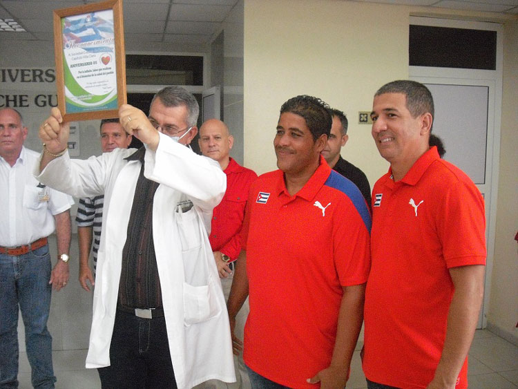 Dirección de Deportes reconoce a la Sociedad Cubana de Cardiología en Villa Clara. Dirección de Deportes reconoce a la Sociedad Cubana de Cardiología en Villa Clara.