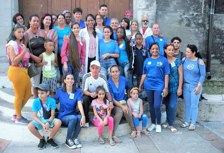 Una representación de villaclareños que padecieron la diabetes desde niños.