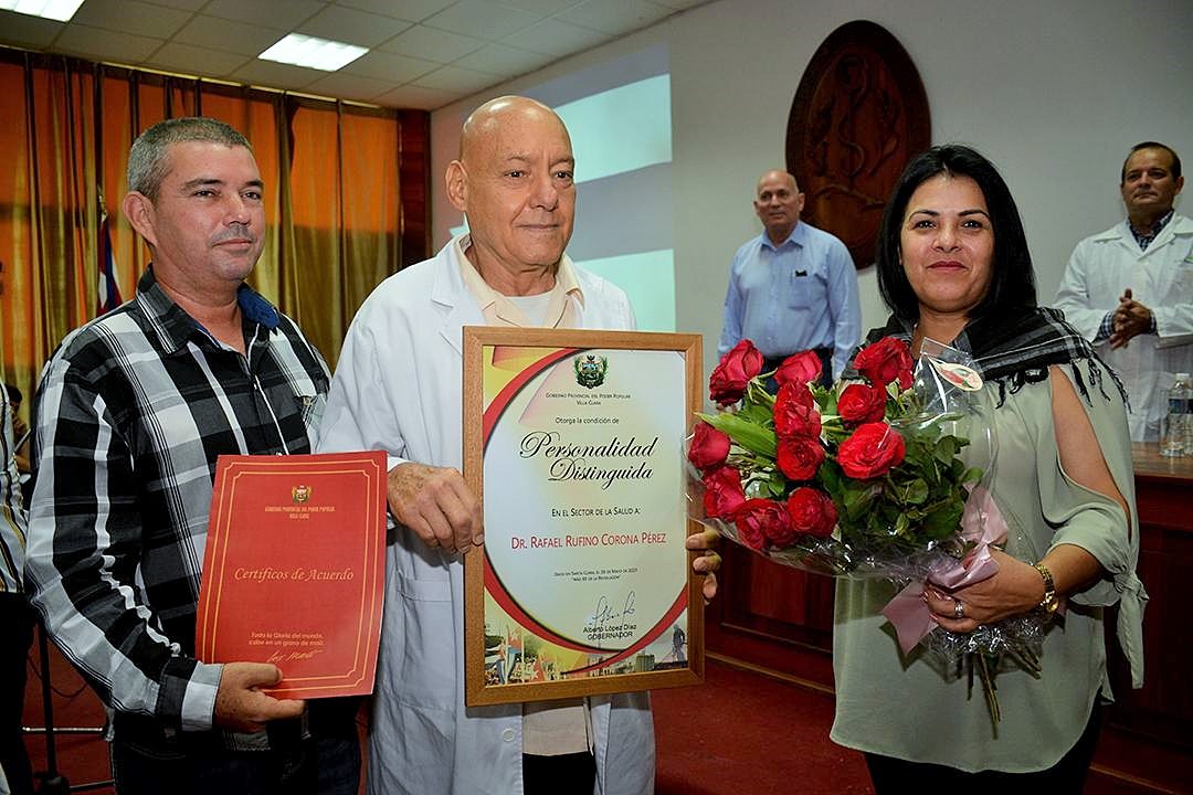 Reconocimiento al Dr. Rafael Rufino.