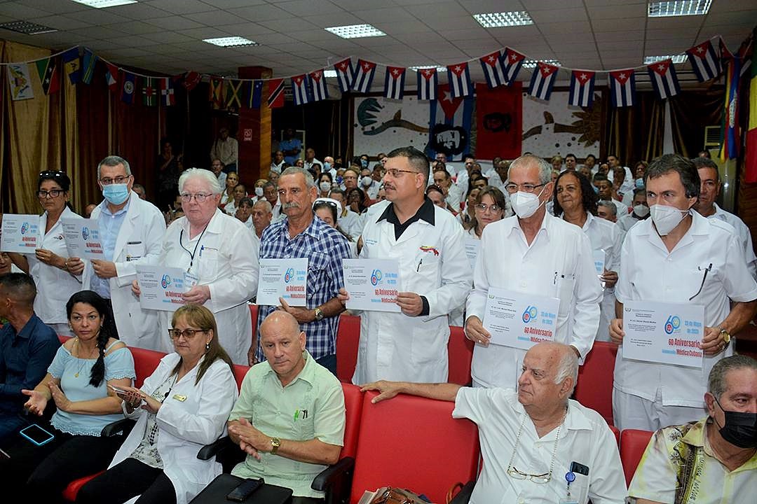 Grupo de internacionalistas destacados.