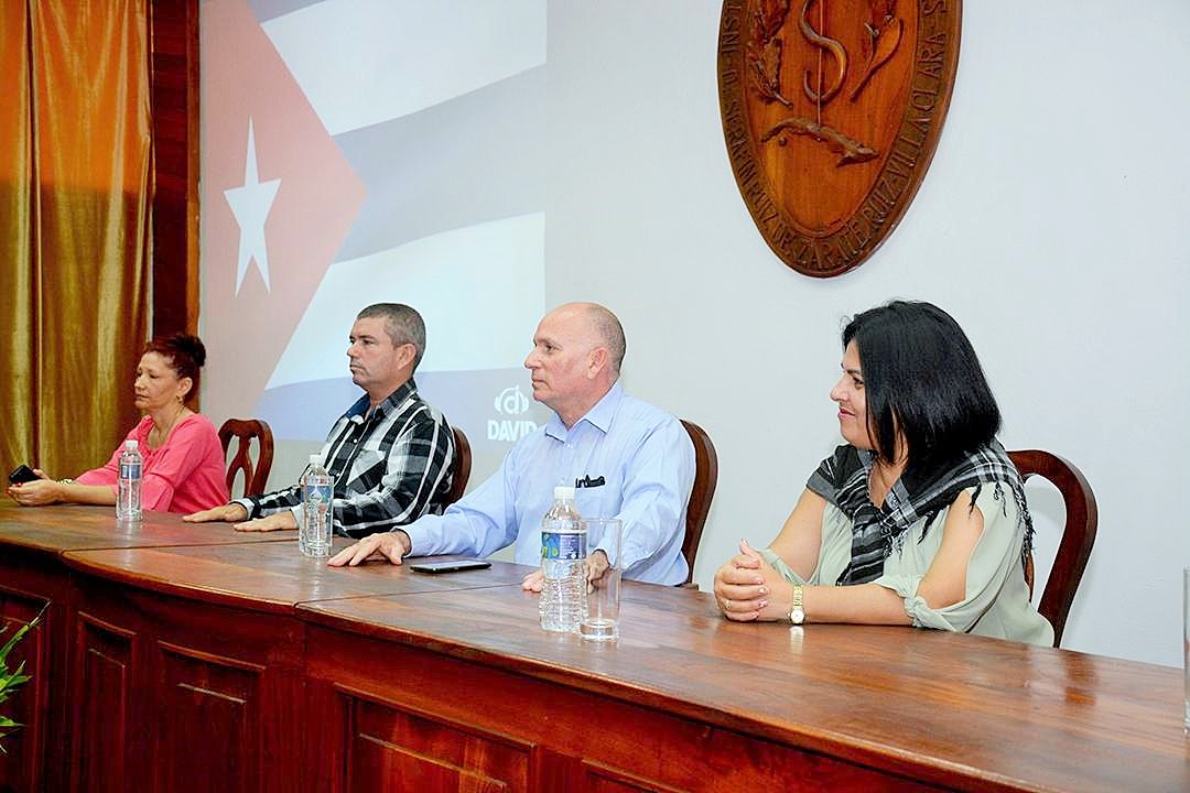 Presidencia del acto por el aniversario 60 de la colaboración médica cubana.
